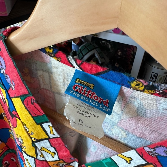 Vintage Clifford The Big Red Dog Scrub Top Women’s Small USA Made Cartoon - Picture 2 of 7